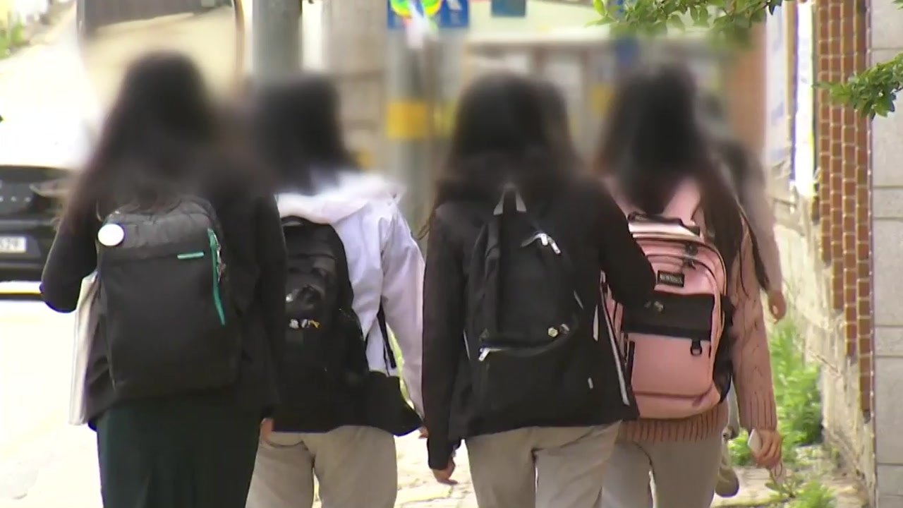 [더뉴스-더인터뷰] 대구 고3 확진 등 산발적 감염...불안한 등교 / YTN