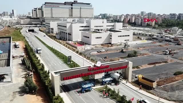 BAŞAKŞEHİR ÇAM VE SAKURA ŞEHİR HASTANESİ'NİN TABELASI ASILDI