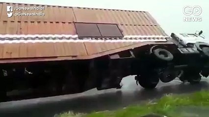 पश्चिम बंगाल में कोरोना से ज़्यादा तबाही तूफ़ान ने मचाई, 12 मौतें, सैकड़ों घर तबाह