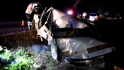 Tırın çarptığı otomobildeki 2 kişi yara almadan kurtuldu - MANİSA