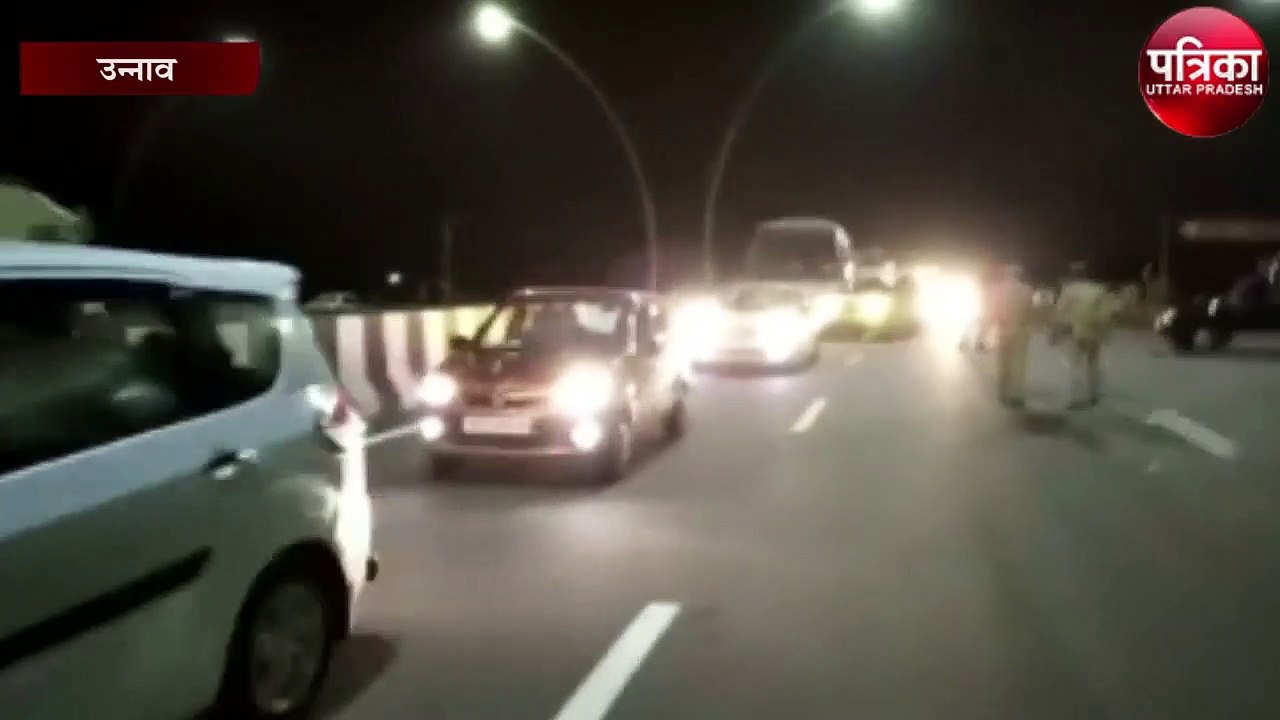 आगरा एक्सप्रेस वे पर हादसे को रोकने के लिए पुलि...