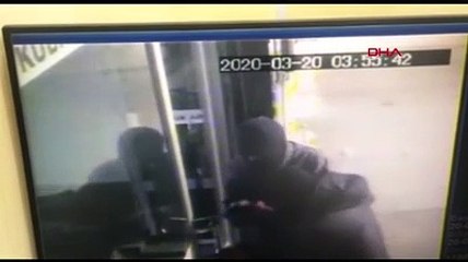 Kuyumculardan 700 bin liralık hırsızlık yapan şüpheliler kamerada