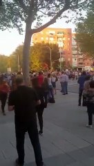 Así ha sido la pelea entre manifestantes en Moratalaz durante la cacerolada contra el Gobierno