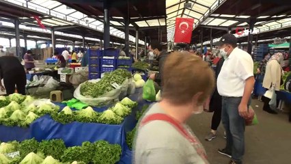 Çanakkale pazarında kurallara uyuldu, sosyal mesafeye dikkat edildi