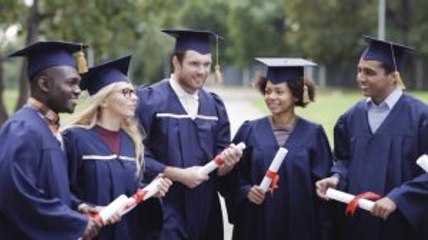 Best Ways for New College Grads to Build Up Credit History