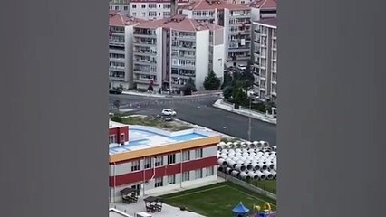 CHP'li başkan o anları paylaştı; yeni asfaltlanan yola araçlarıyla girdiler!