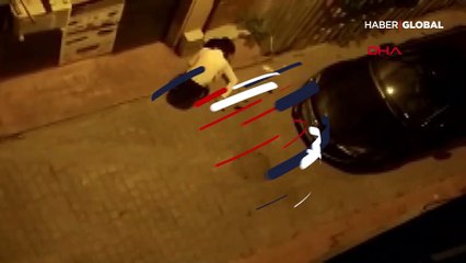 Eğlence kabusa döndü! İçeriye gireni görünce pencereden atladı, böyle yardım istedi