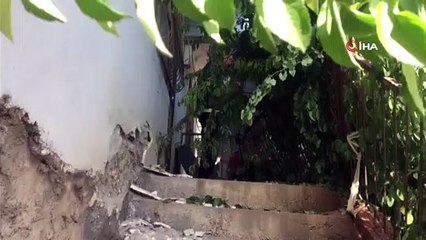 İş makinesi yüklü tır, bir evin duvarına çarparak durabildi