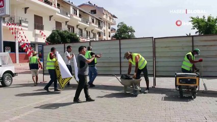 Mahalle yolunu bariyerle kapattı, açmak için şart sundu