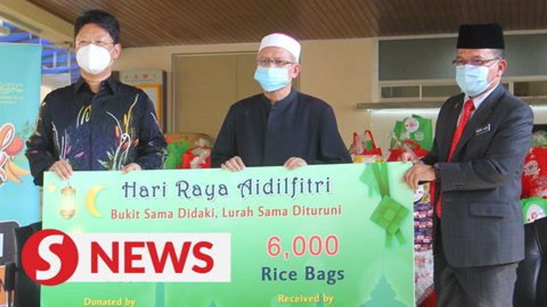 Chinese Embassy Donates Rm200 000 Worth Of Food Packs For Hari Raya Video Dailymotion