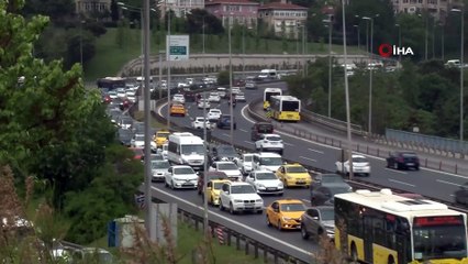 Sokağa çıkma kısıtlaması öncesi 15 Temmuz Şehitler Köprüsü'nde trafik böyle görüntülendi