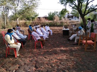 आंगनवाड़ी कार्यकर्ता आशा कार्यकर्ता घर-घर जाकर बांट रही पौष्टिक आहार