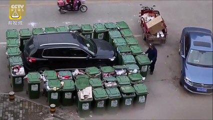 Il va regretter de s'être garé n'importe comment