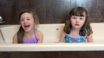 Sophia, Isabella e Alice - LOL Surprise Bonecas  Diversão na Hora do Banho