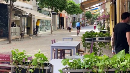 الحياة تعود تدريجاً إلى قبرص مع إنهاء تدابير الإغلاق العام... والمطاران ينتظران