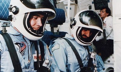 فيديو نادر لنجل الملك سلمان على متن مكوك فضائي