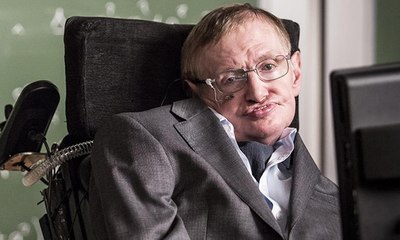 مقتنيات ستيفن هوكينغ ستعرض للبيع في مزاد علني... تعرفوا إلى أبرزها
