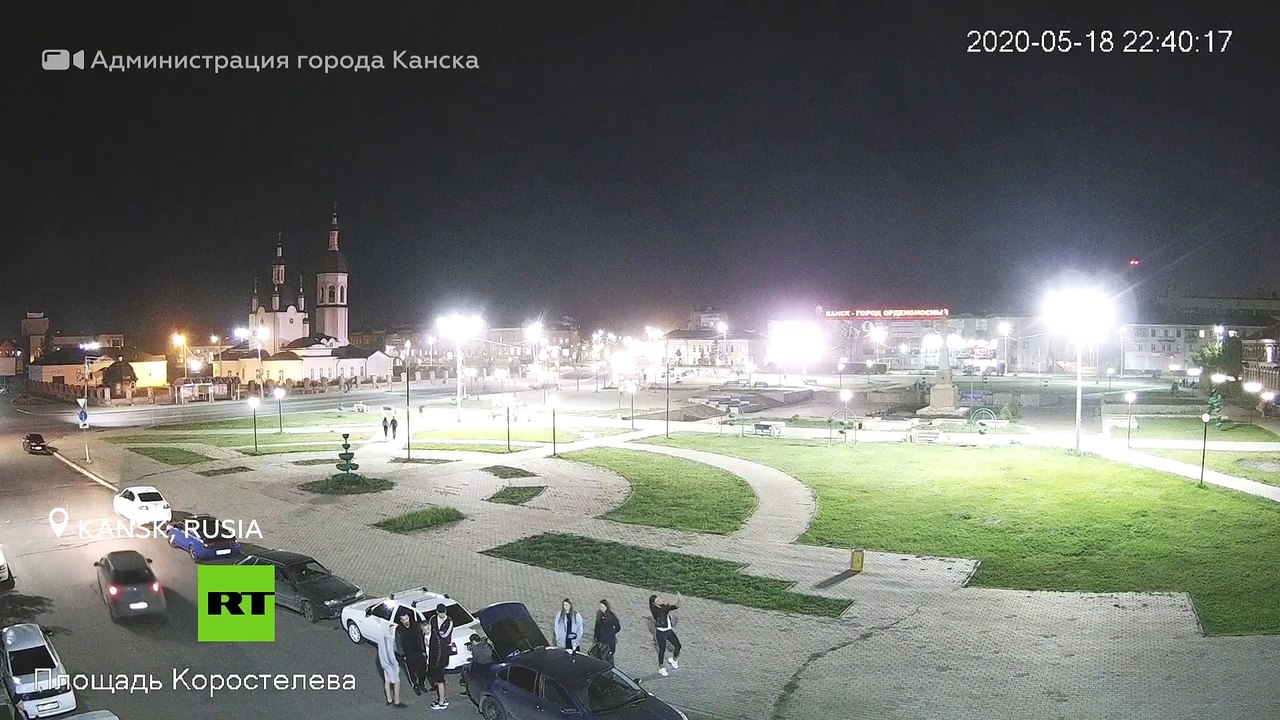 Ovni a toda velocidad descendiendo previo meteorito en Rusia, el ovni del año