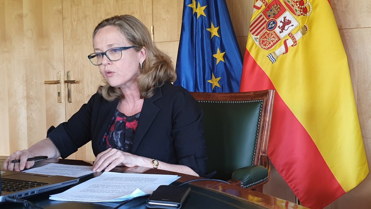 Calviño ve "absurdo" abrir el debate de derogar la reforma laboral