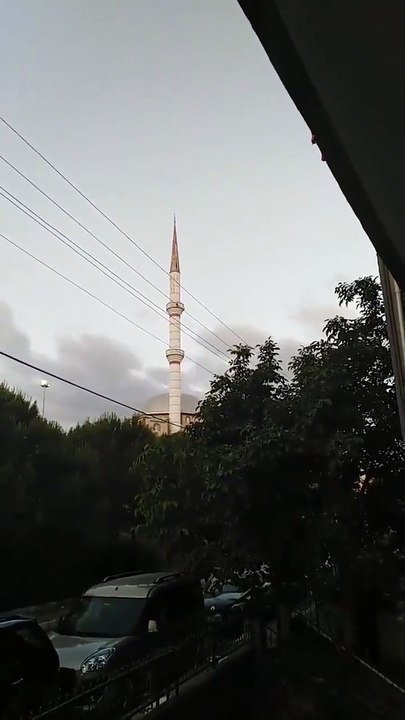 İzmir'de camilerde şimdi de Selda Bağcan provokasyonu
