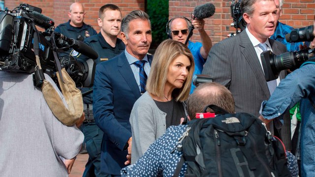 Lori Loughlin Plans to Plead Guilty in the Admissions Scandal