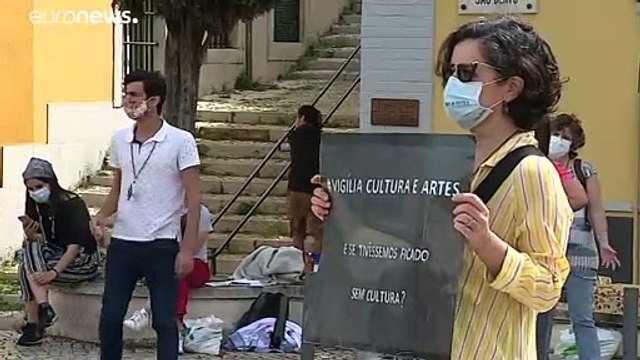 Artistas protestam frente à Assembleia da República