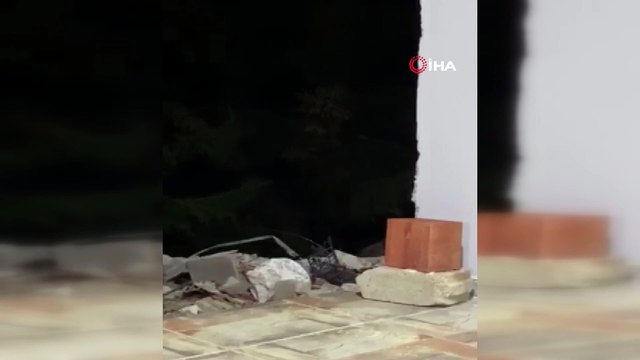 Yiyecek bulmak için evinin önüne kadar gelen ayıyı telefonuyla görüntüledi