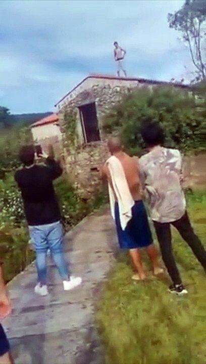Queda a salta para água acaba mal...
