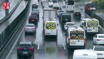 İstanbul'da sağanak yağmur trafiğe neden oldu