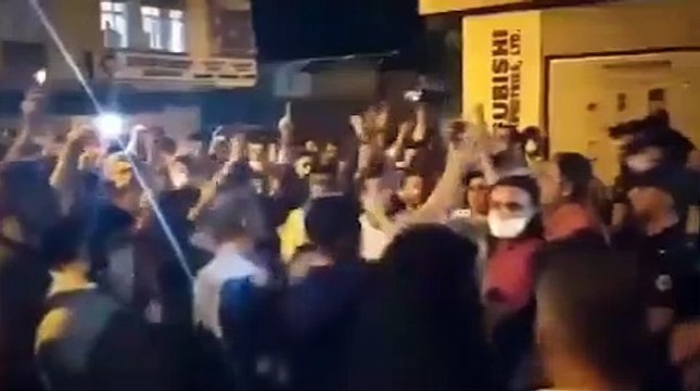 Yasağa rağmen teravih namazı kılmak isteyen Furkan Vakfı üyelerine polis müdahalesi: Çok sayıda gözaltı