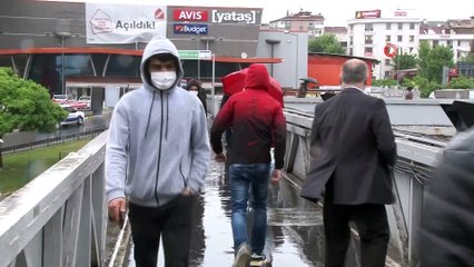İstanbul’da yağmur trafiği olumsuz etkiledi