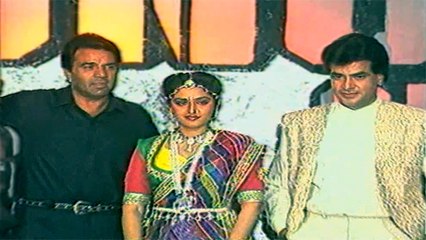 Descargar video: Muhurat Of Jung Aur Aman | Dharmendra | Jeetendra | Jaya Prada | Flashback Video