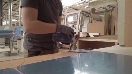 Coronavirus: fabrication de plexiglas de protection