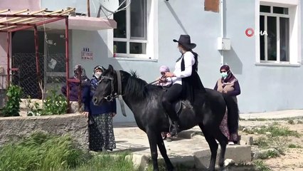 Niğde'de 'Kovboy Muhtar' atıyla mahalleyi geziyor