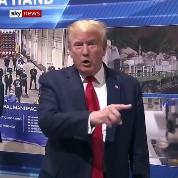Donald Trump annonce à la presse qu'il ne mettra jamais de masque avant d'être photographié en cachette... masque sur le visage - VIDEO