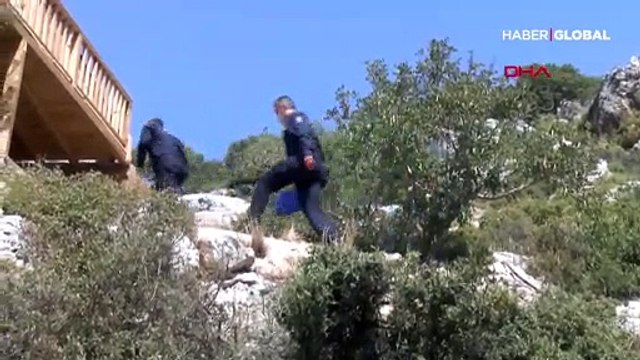 Birinci derece doğal sit alanına 48 saatte yapılan kaçak villa, sahibi tarafından sökülüyor