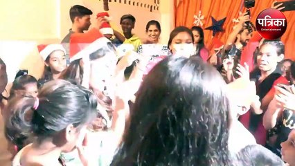 क्रिसमस सेलिब्रेशन पर Jacqueline ने किया Varun Dhawan को वीडियो कॉल - Patrika Bollywood