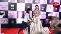 मौनी राय डीप नेक ड्रेस में दिखी बेहद ही बोल्ड - Star Screen Awards 2018 - Patrika Bollywood