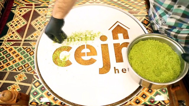 Kadayıf ustasından 4 dilde en tatlı 'Hayat Eve Sığar' mesajı - DİYARBAKIR