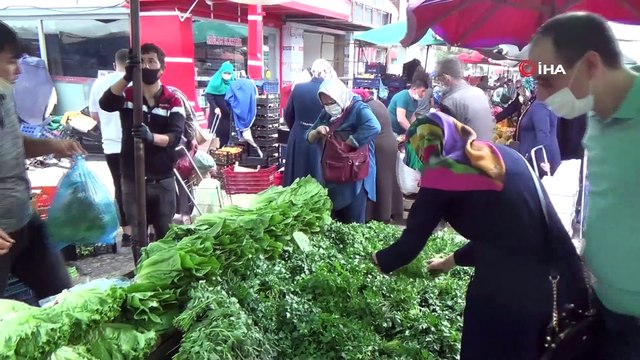 Sokağa çıkma yasağına saatler kala pazarlarda alışveriş yoğunluğu
