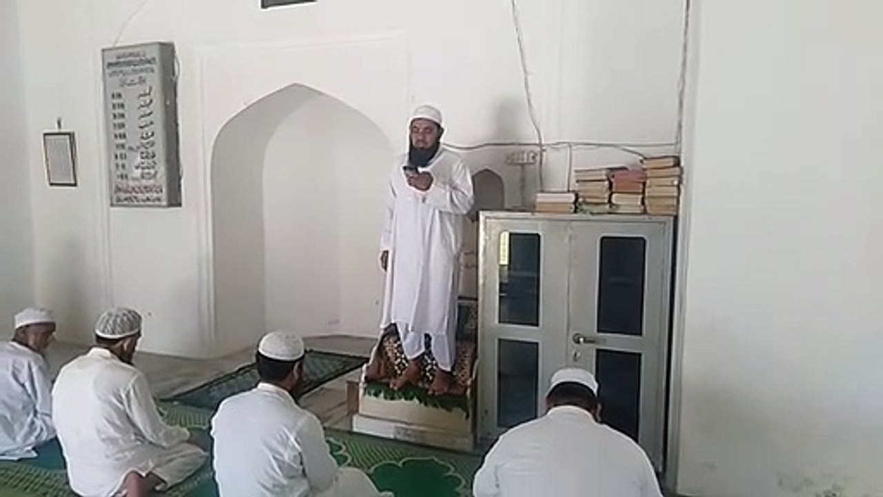 अलविदा जुमा पर घरों में अदा की ज़ोहर की नमाज़,...
