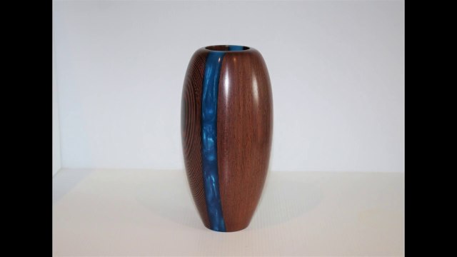 Woodturning - A Waterfall Vase !