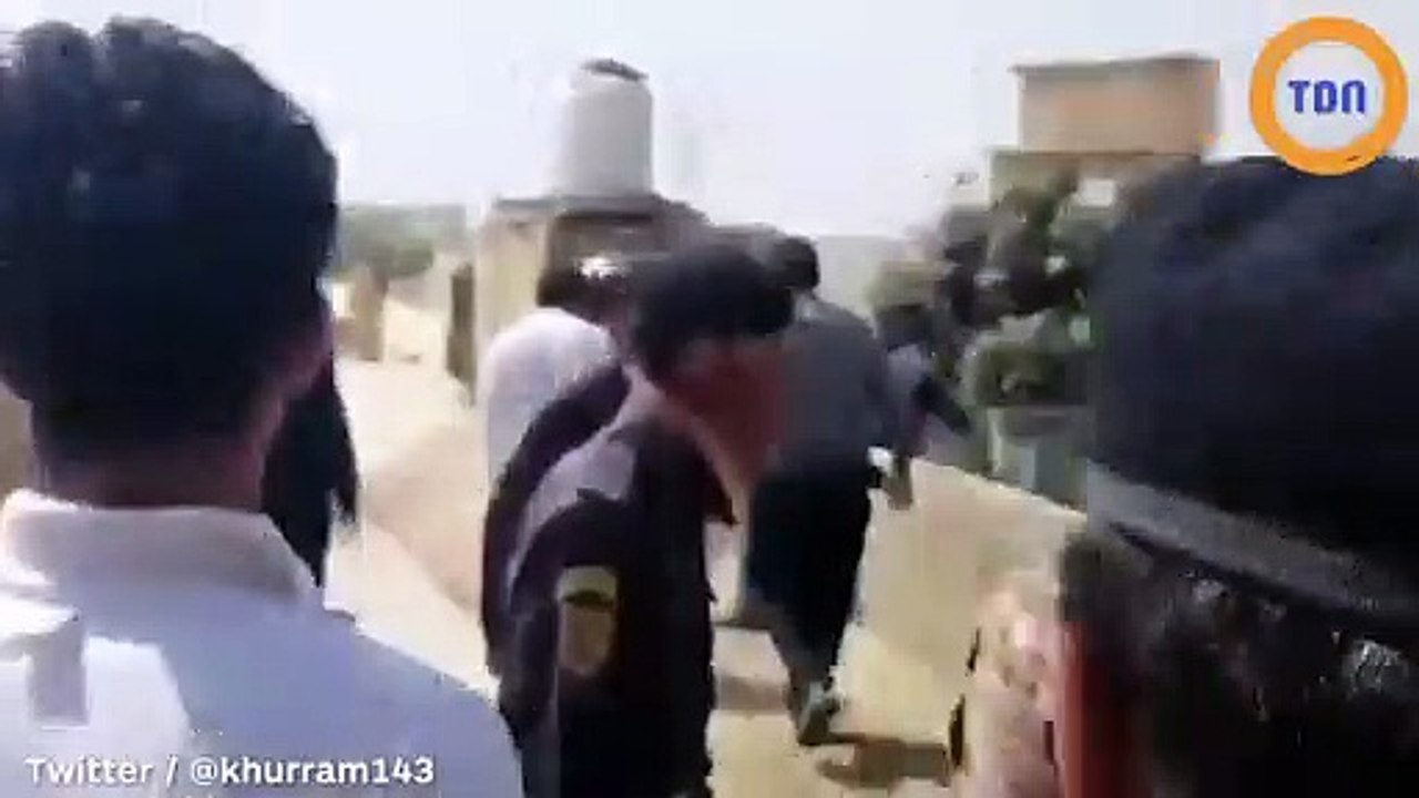 Pakistan : Les images impressionnantes du crash d’un avion de ligne avec plus de 100 passagers à bord !