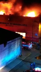 Video: Redes Sociales (Facebook)  Fuerte incendio consume instalaciones del súper mercado “La Bodeguita” en Guadalupe, Zacatecas