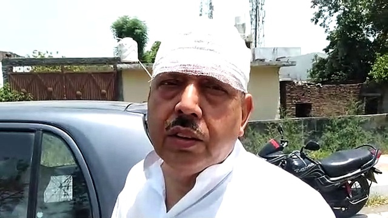 रज़ा इन्टर कालेज में लिंटर का टुकड़ा कालेज के स्टाफ के सिर पर गिरा
