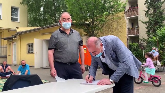 Almanya'da Kovid-19 salgını sonrası ilk cuma namazı kılındı - BERLİN
