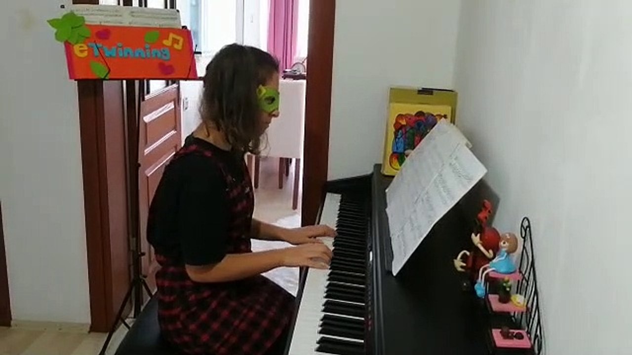 Z.BOZTEPE e-Twinning Ailesi İçin Evde Çalmaya Devam Ediyor
