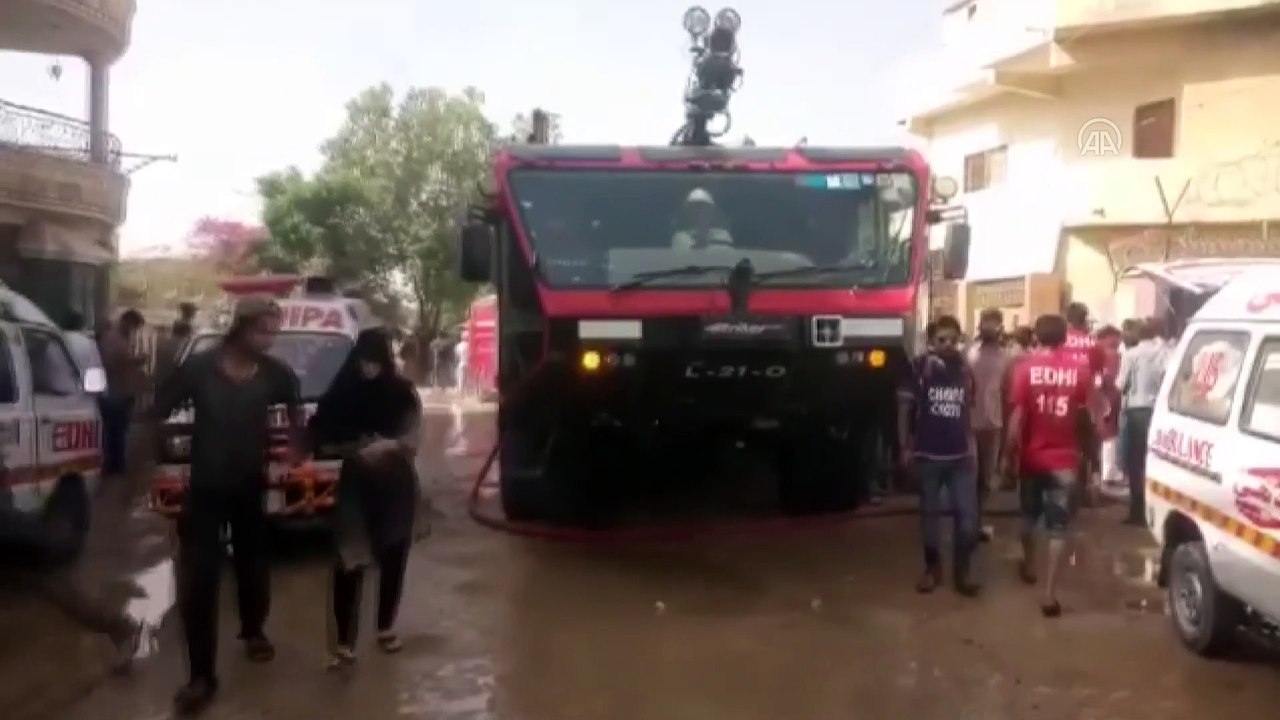 Pakistan'da yolcu uçağı düştü (3) - KARAÇİ