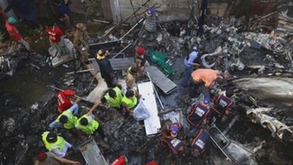 Aumentan a 35 los muertos en el accidente del avión de pasajeros en Pakistán