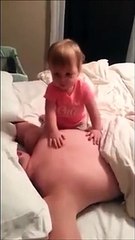 Très bon réflexe de papa qui sauve sa fille